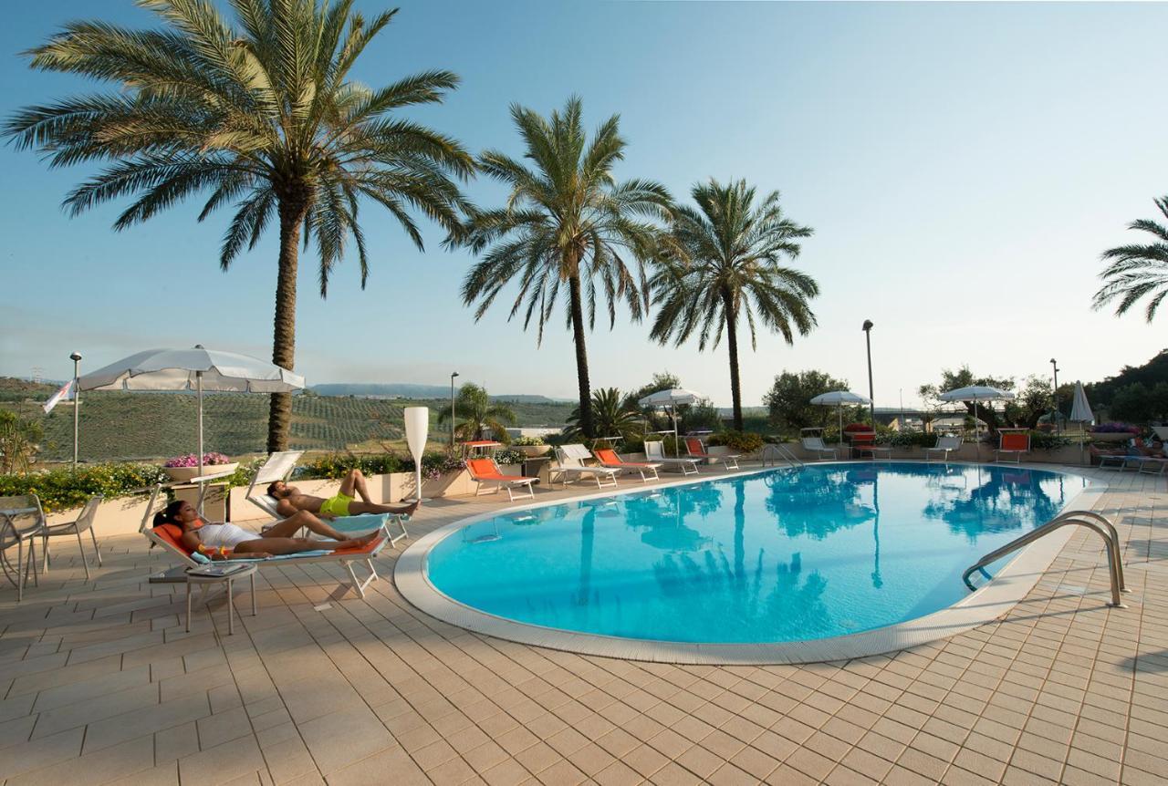 Thotel Lamezia ラメーツィア・テルメ エクステリア 写真