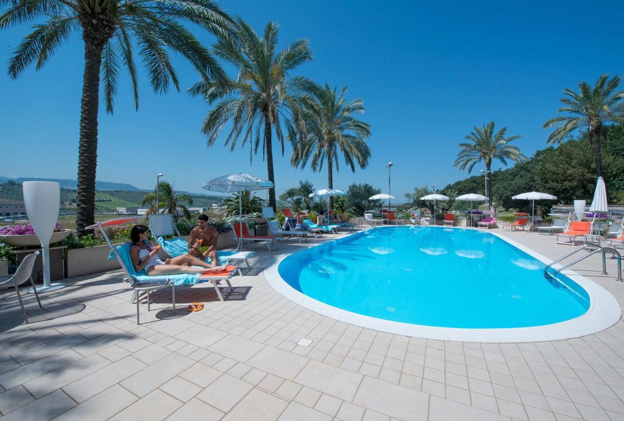 Thotel Lamezia ラメーツィア・テルメ エクステリア 写真