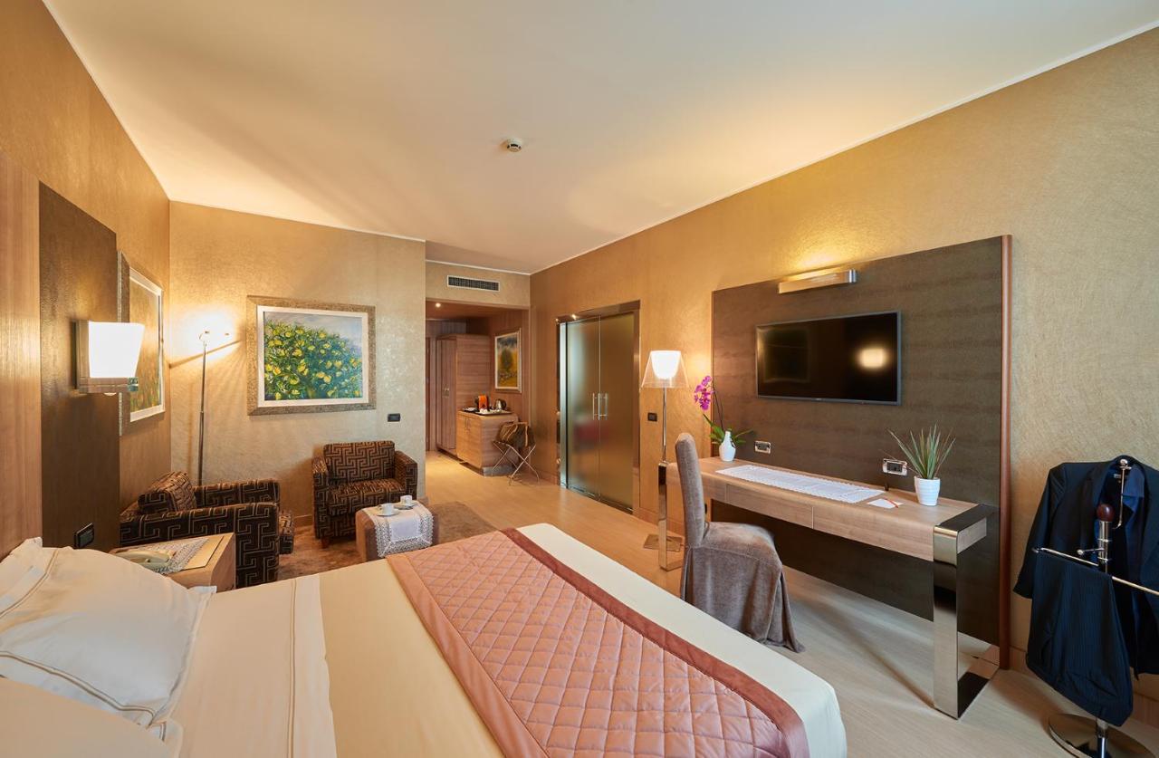 Thotel Lamezia ラメーツィア・テルメ エクステリア 写真